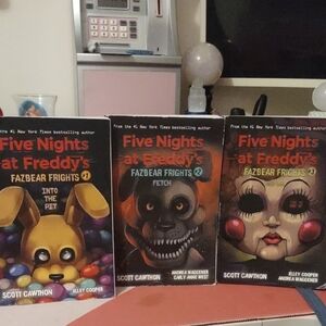 Five Nights at Freddy's Fazbear Frights Book Set